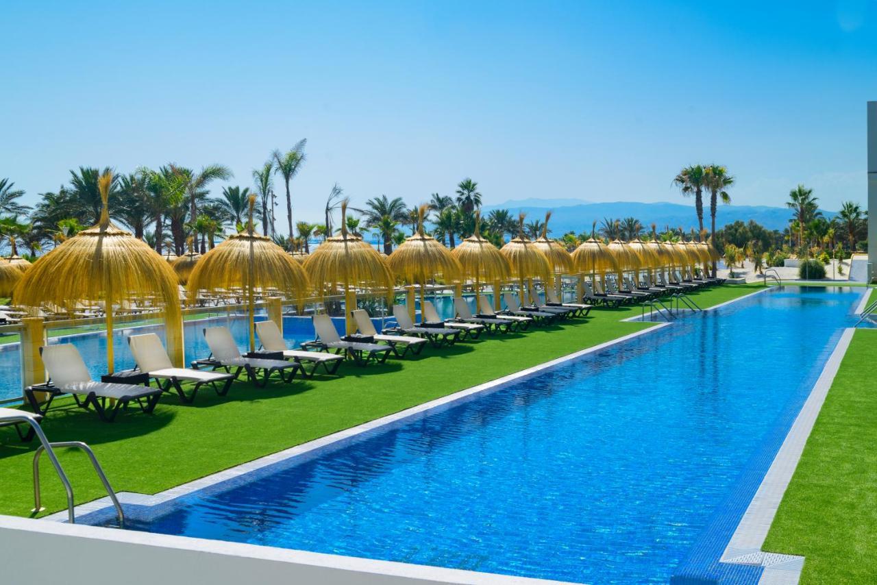 Cabogata Beach Hotel Ретамар Екстер'єр фото The swimming pool at the hotel
