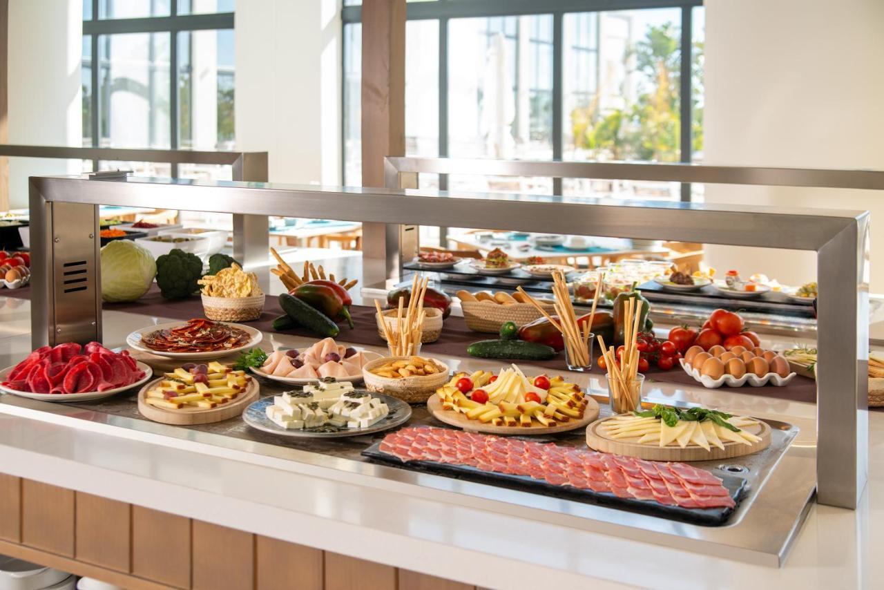 Cabogata Beach Hotel Ретамар Екстер'єр фото A buffet at a hotel